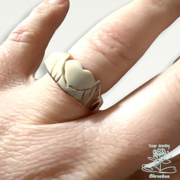 Handmade Hawaiian Carved Heart Seashell Ring Size 8 - Picture 8 of 9